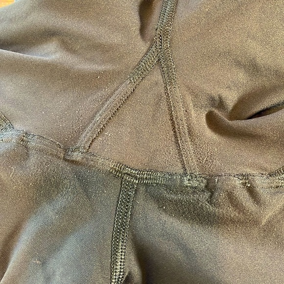 Lululemon Outrun 17” Crop Ruched Back Leggings Black Luxtreme Size 12 - Picture 5 of 11